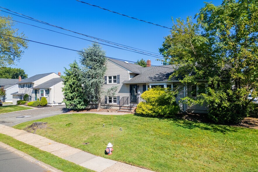 30 Brant Ave, Clark, NJ à vendre - Photo du bâtiment - Image 3 de 31