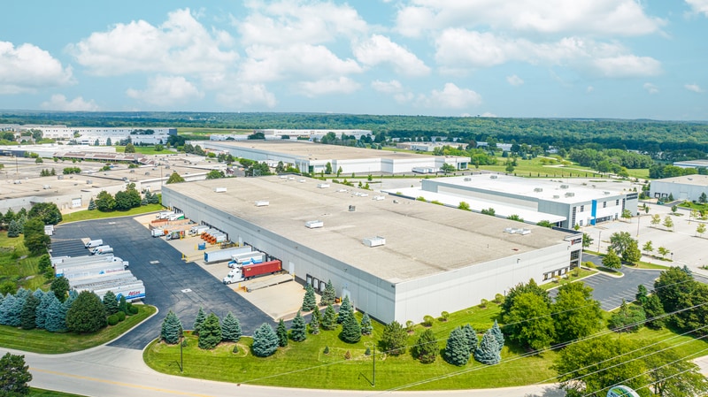 300 Airport Rd, Elgin, IL for lease - Building Photo - Image 3 of 9