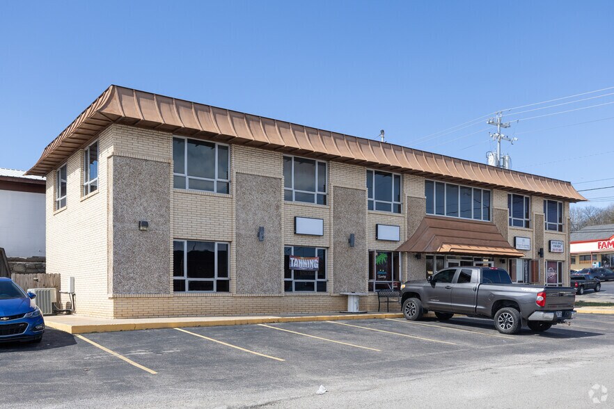 506 College St W, Fayetteville, TN à louer - Photo principale - Image 1 de 1