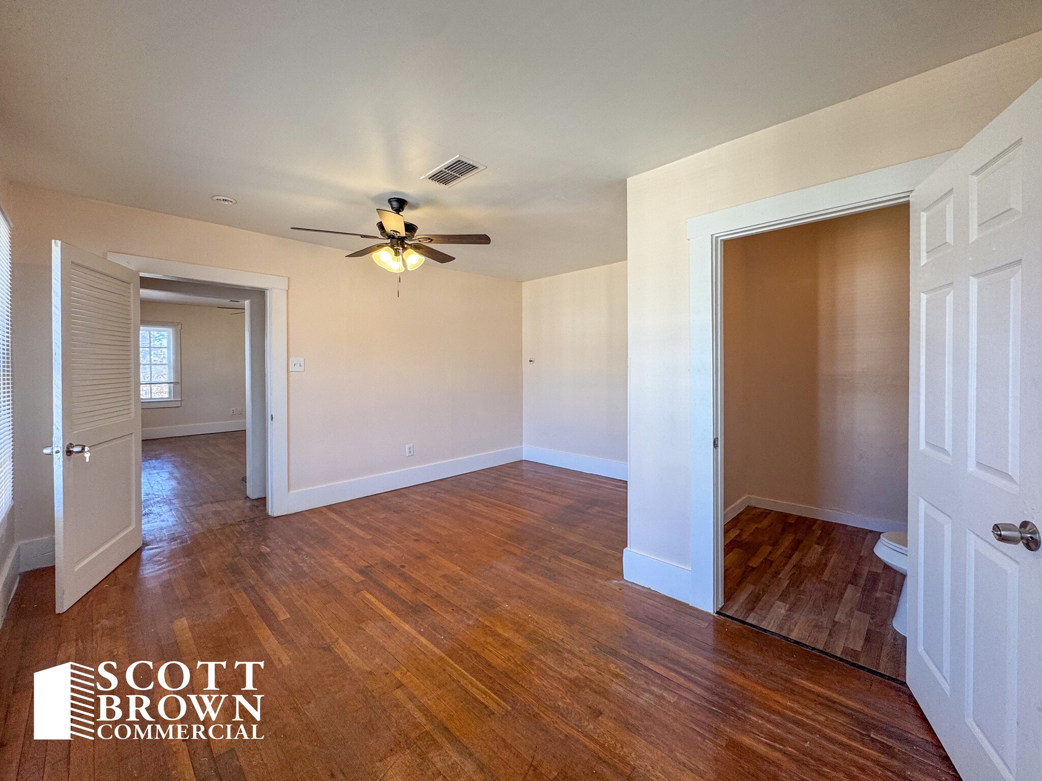 821 N Locust St, Denton, TX à louer Photo intérieure- Image 1 de 6