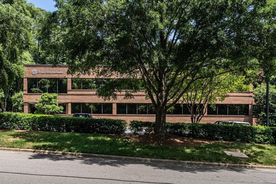 114 Edinburgh Dr S, Cary, NC à louer - Photo du bâtiment - Image 2 de 9