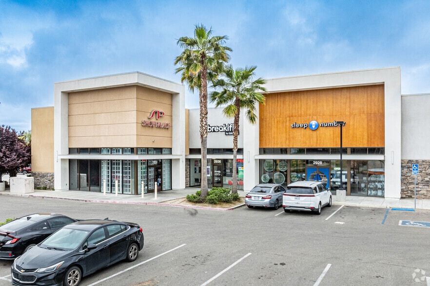 2908-2950 S Mooney Blvd, Visalia, CA for sale - Building Photo - Image 2 of 38