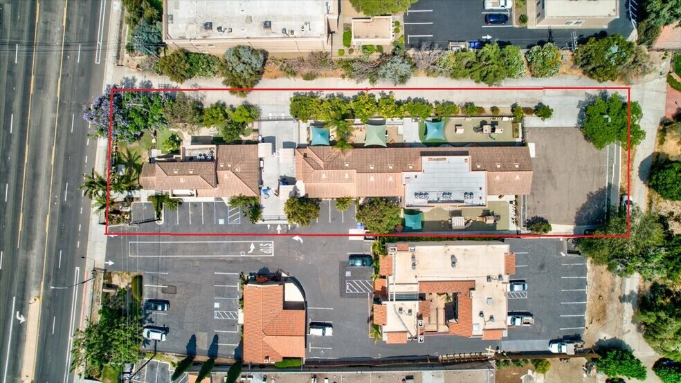 2232 Encinitas Blvd, Encinitas, CA à vendre - Photo du bâtiment - Image 2 de 13