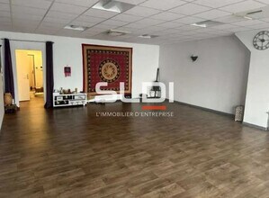 Office in Villefranche-sur-Saône for lease Interior Photo- Image 2 of 2