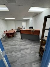 12401 E 43rd St, Independence, MO for lease Interior Photo- Image 1 of 5