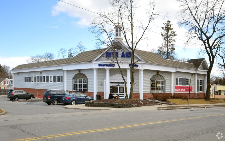 238 Hooker Ave, Poughkeepsie, NY for lease - Primary Photo - Image 1 of 3