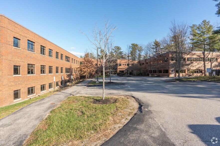 41 Hutchins Dr, Portland, ME à louer - Photo du bâtiment - Image 1 de 5