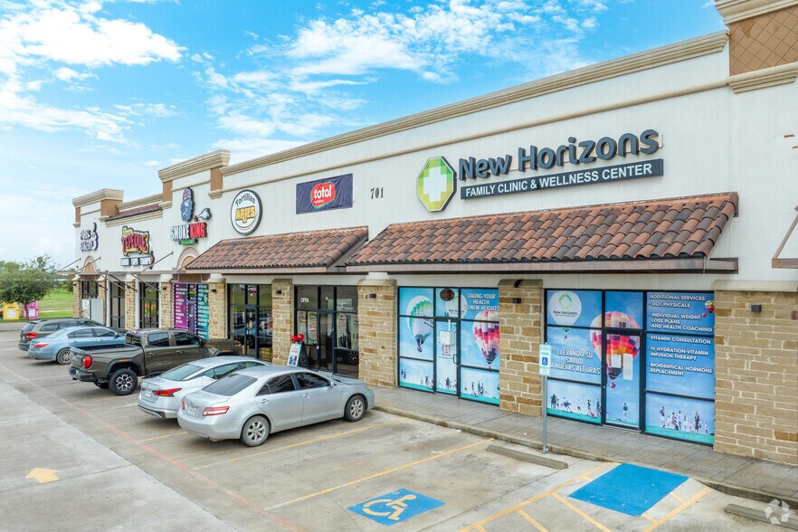 701 E Nolana Loop, Pharr, TX à vendre - Photo du bâtiment - Image 3 de 24
