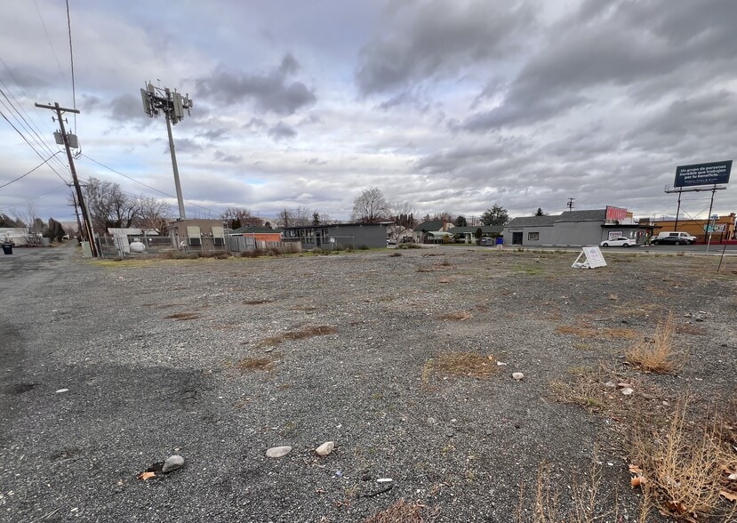 601 Nob Hill Blvd, Yakima, WA for lease - Building Photo - Image 2 of 4