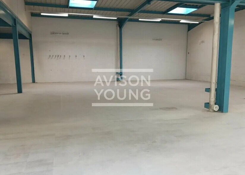 Flex in Tremblay-en-France for lease - Interior Photo - Image 2 of 7