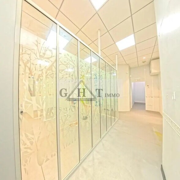 Retail in Créteil for sale - Interior Photo - Image 3 of 8