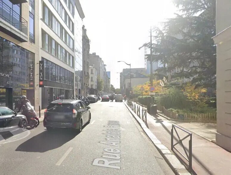 Retail in Levallois-Perret for lease - Building Photo - Image 2 of 3