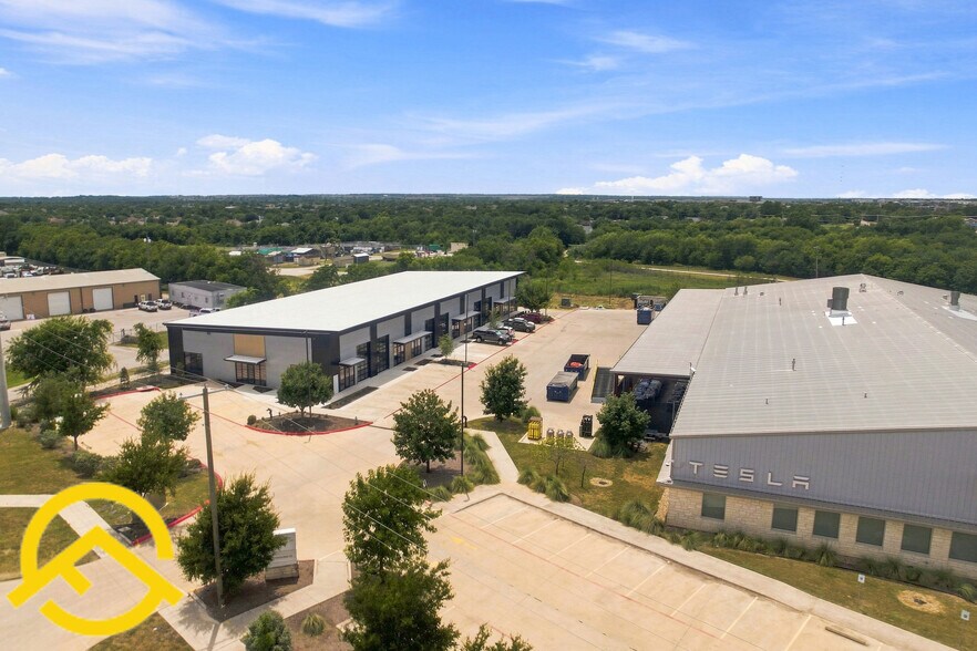 300 Co Rd 199, Hutto, TX à louer - Photo du bâtiment - Image 3 de 60