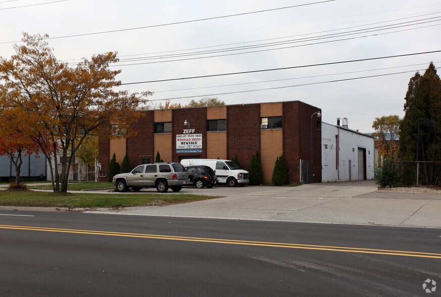 23635 Hoover Rd, Warren, MI for sale - Primary Photo - Image 1 of 3