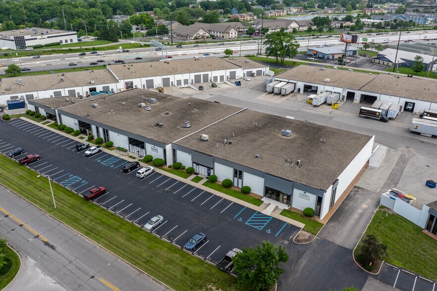 8621-8677 Bash St, Indianapolis, IN à louer - Photo du bâtiment - Image 1 de 11
