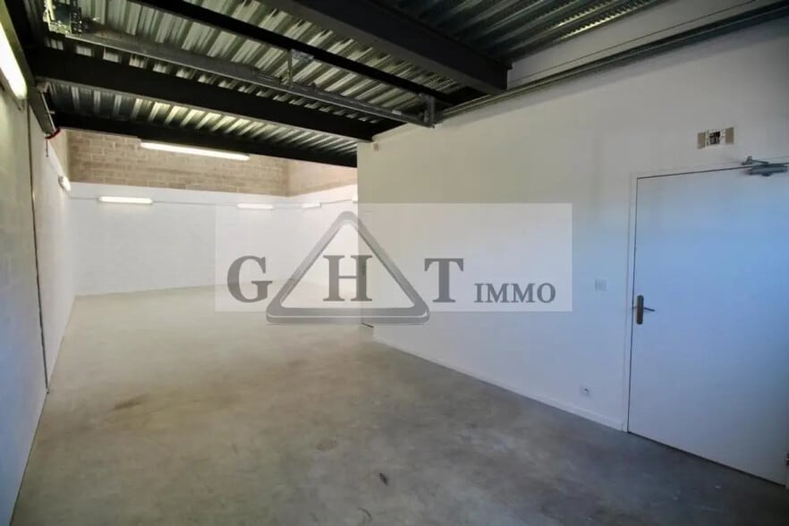 Industriel dans Saint-Pierre-du-Perray à louer - Photo intérieure - Image 3 de 3