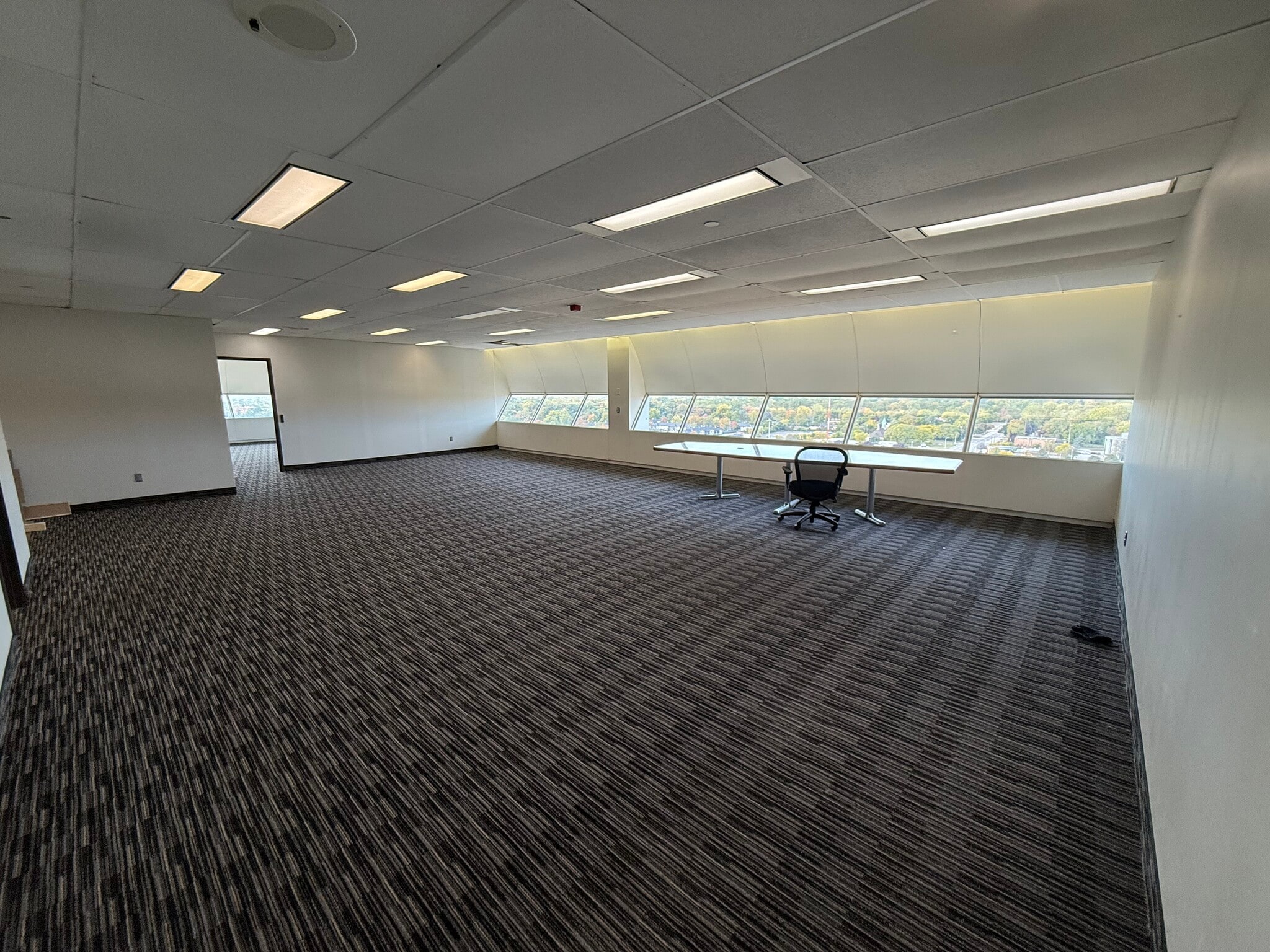 18000 W 9 Mile Rd, Southfield, MI for lease Interior Photo- Image 1 of 2