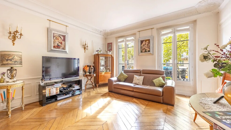 Office in Paris for sale - Building Photo - Image 2 of 12