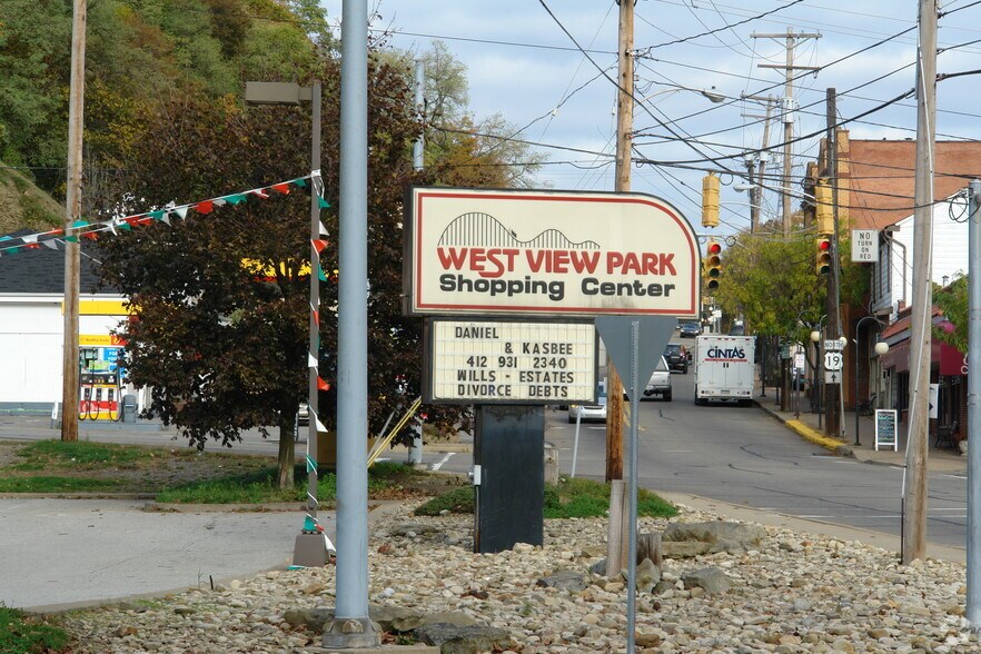 996 West View Park Dr, Pittsburgh, PA à louer - Photo du bâtiment - Image 2 de 18