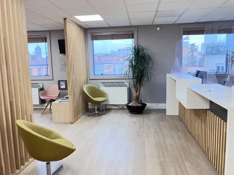 75 Cours Emile Zola, Villeurbanne for lease - Interior Photo - Image 2 of 9