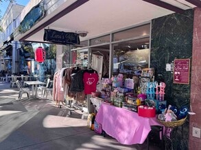 2251-2259 Honolulu Ave, Montrose, CA à louer Photo intérieure- Image 2 de 25