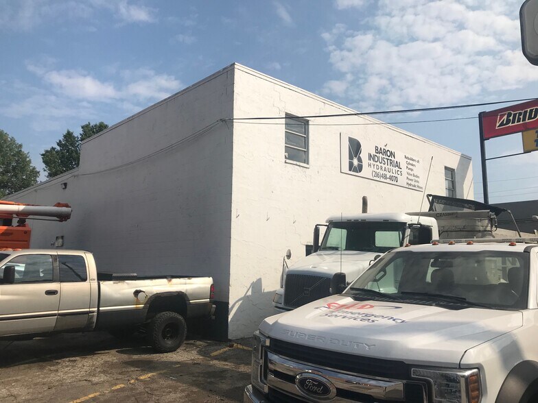 19007 Saint Clair Ave, Cleveland, OH à louer - Photo du bâtiment - Image 1 de 12