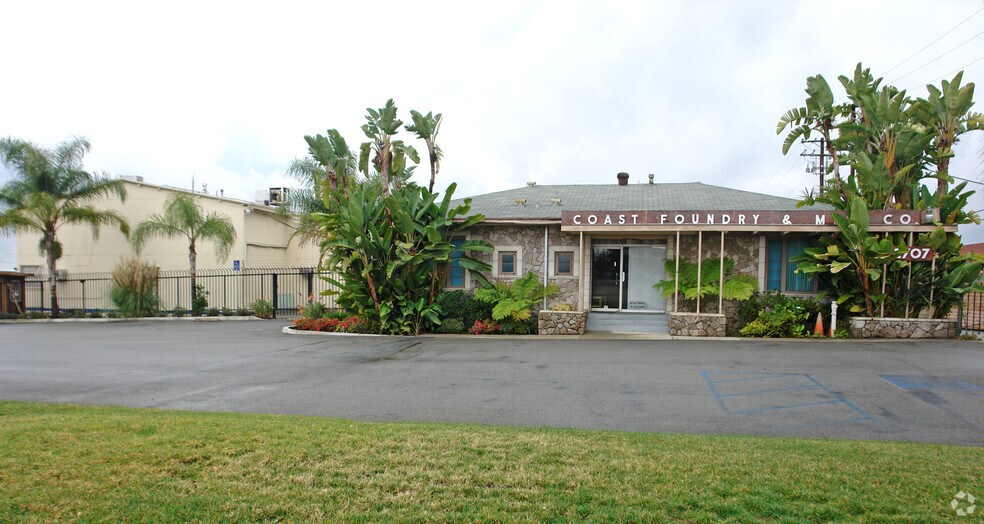 2707 N Garey Ave, Pomona, CA for lease - Building Photo - Image 3 of 9