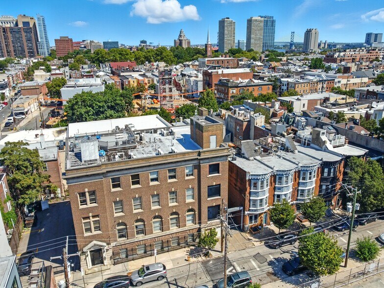 Center City Collective portefeuille de 3 propriétés à vendre sur LoopNet.ca - Photo du bâtiment - Image 3 de 12