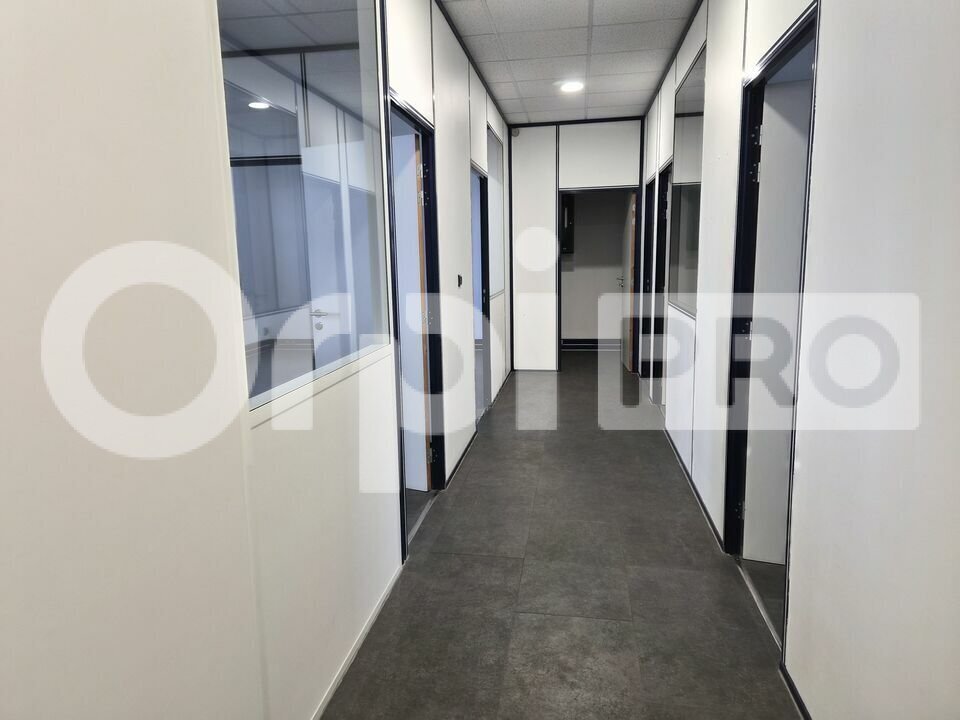 Office in Bétheny for lease Interior Photo- Image 1 of 4