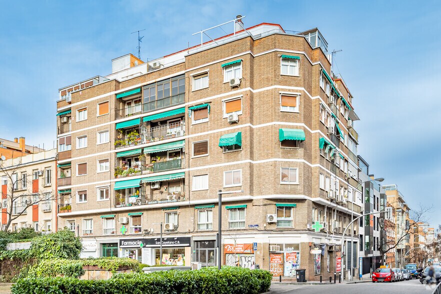 Calle de Pilar de Zaragoza, 34, Madrid, Madrid à vendre - Photo du bâtiment - Image 2 de 2