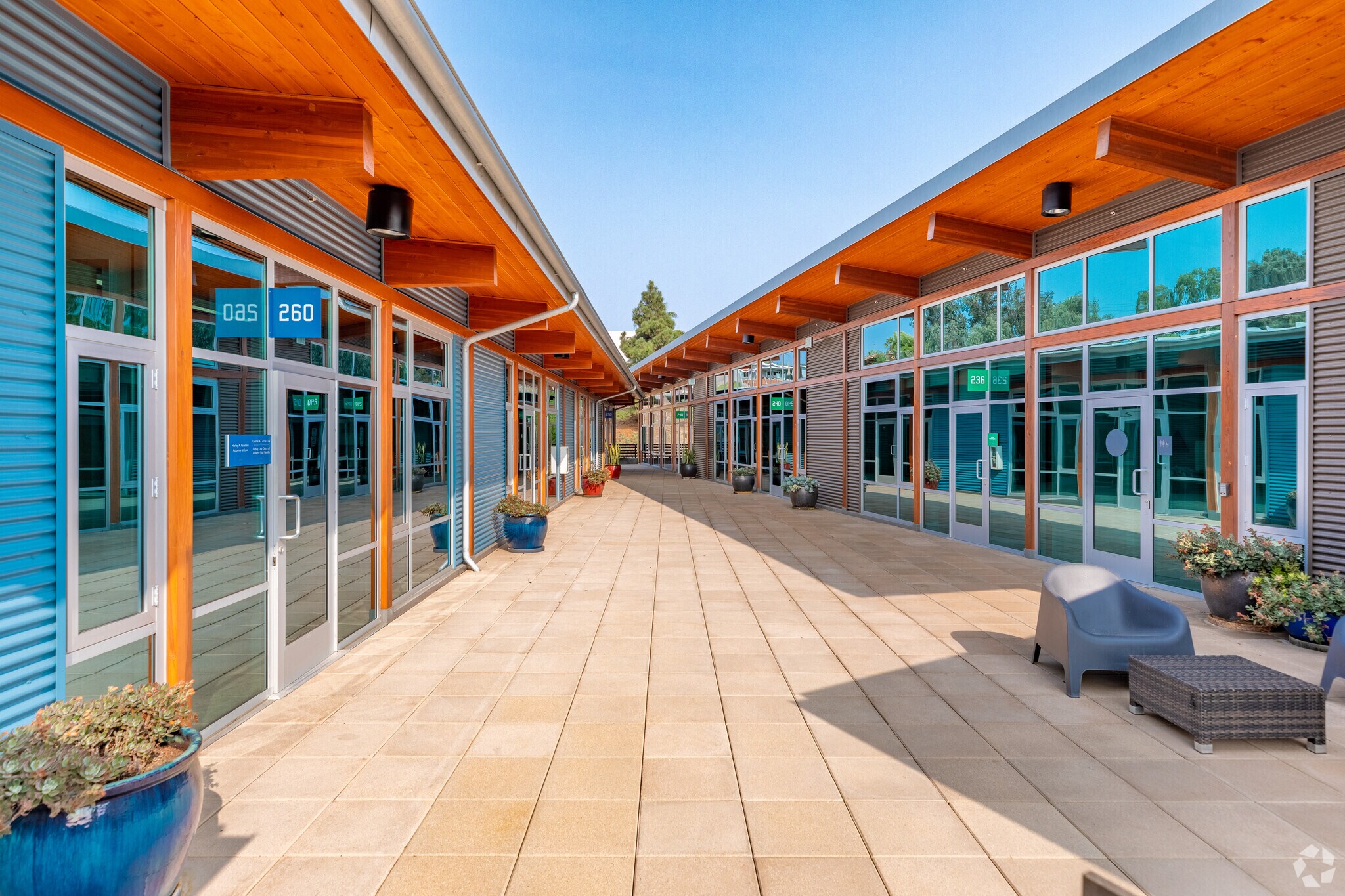 662 Encinitas Blvd, Encinitas, CA à louer Photo du bâtiment- Image 1 de 8