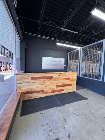 7381-7399 State Rd, Parma, OH for lease - Building Photo - Image 2 of 4