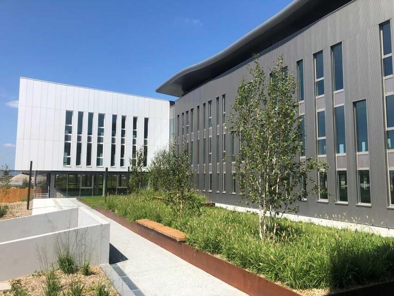 Office in Mérignac for lease - Building Photo - Image 2 of 15