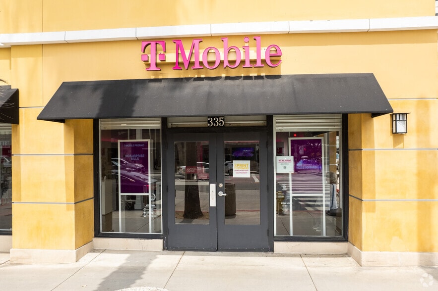 319-335 Wilshire Blvd, Santa Monica, CA for lease - Building Photo - Image 3 of 4