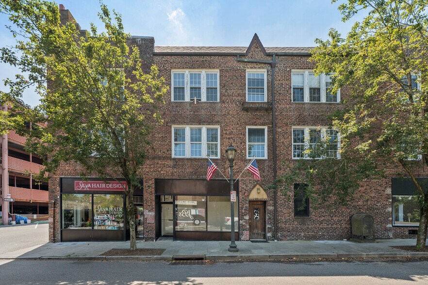 28 Freightway, Scarsdale, NY à louer - Photo du bâtiment - Image 3 de 9