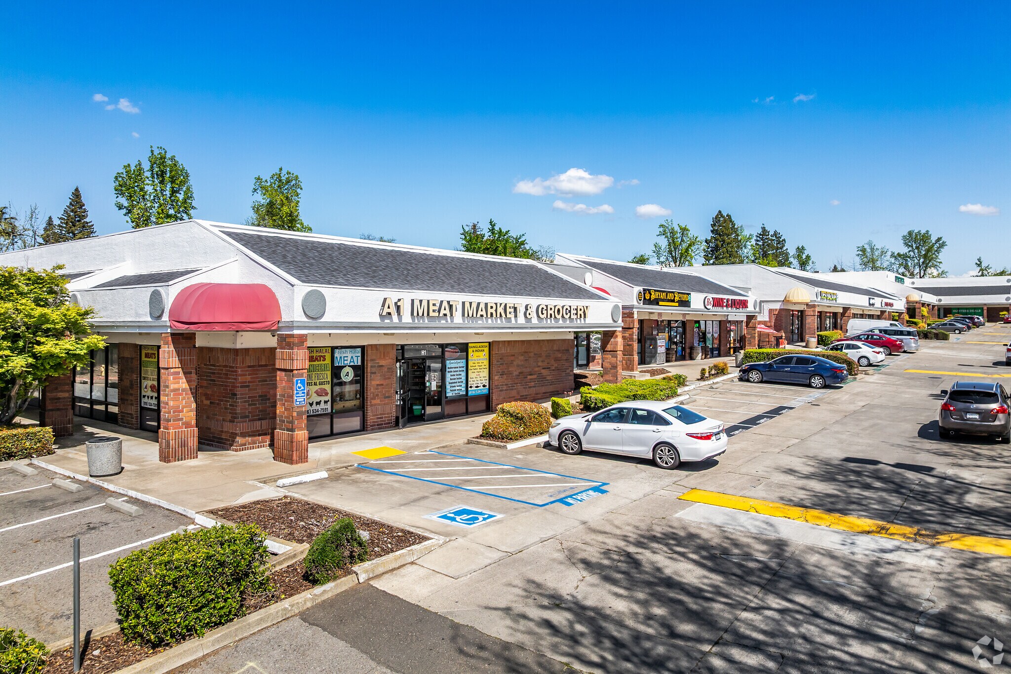 8121 Madison Ave, Fair Oaks, CA à louer Photo principale- Image 1 de 2