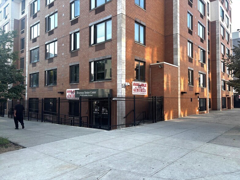 230 Riverdale Ave, Brooklyn, NY à louer - Photo du bâtiment - Image 1 de 10
