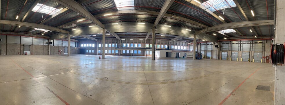 7 Rue André Sentuc, Vénissieux for lease - Building Photo - Image 2 of 7