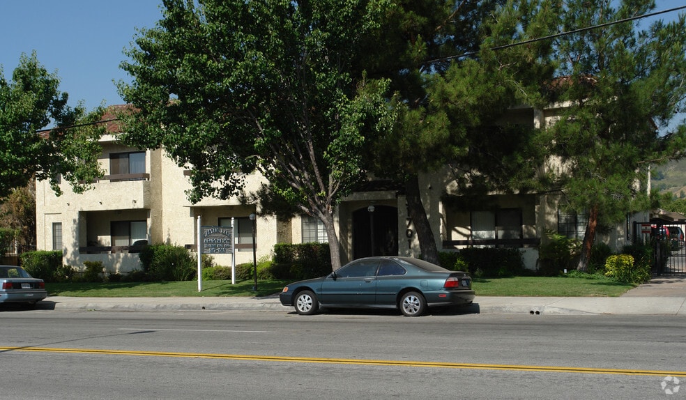Santa Clarita Valley Portfolio portfolio of 3 properties for sale on LoopNet.ca - Building Photo - Image 1 of 24