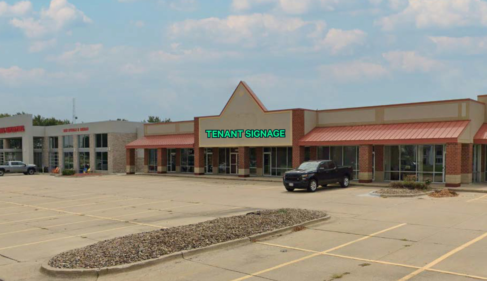 10870 Douglas Ave, Urbandale, IA for lease Building Photo- Image 1 of 4