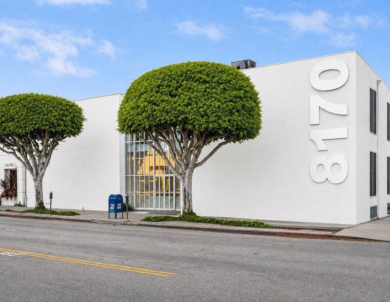 8170 Beverly Blvd, Los Angeles, CA for lease - Building Photo - Image 2 of 3