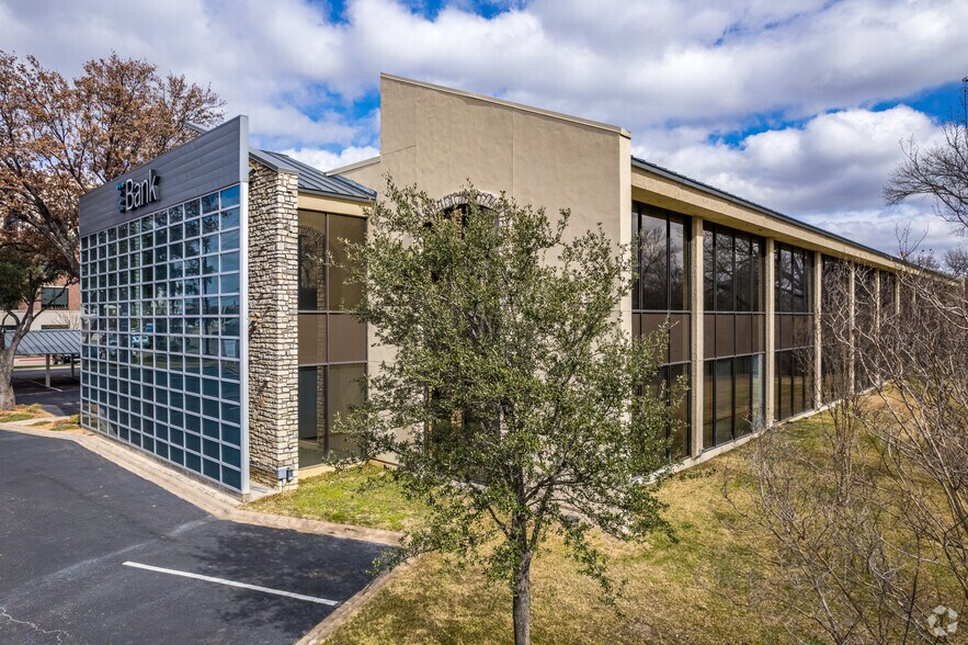 16200 N Dallas Pky, Dallas, TX à louer - Photo du bâtiment - Image 3 de 9