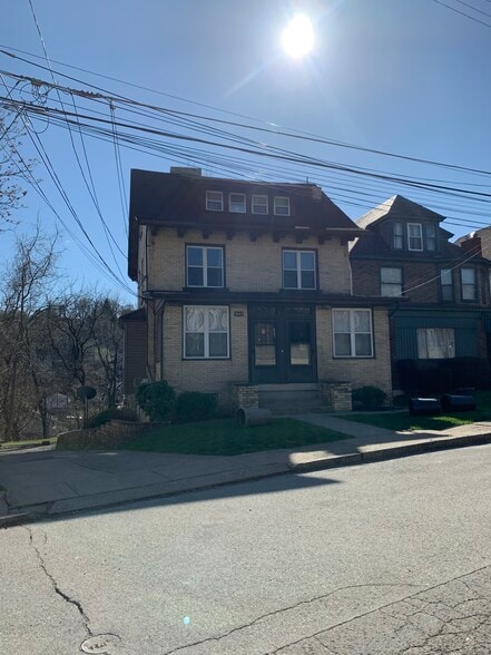 1663 Suburban Ave, Pittsburgh, PA for sale - Primary Photo - Image 1 of 28