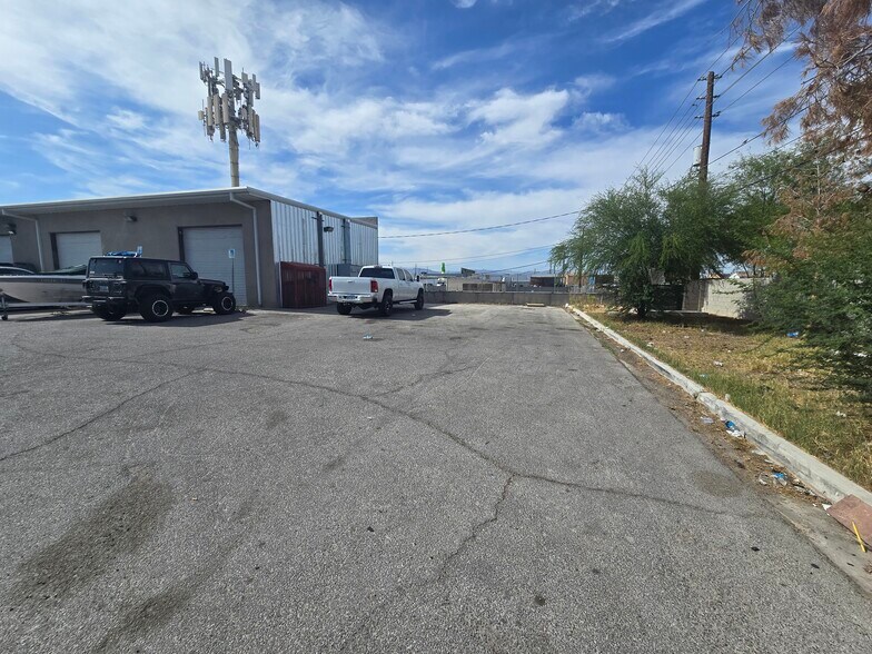 1498 N Nellis Blvd, Las Vegas, NV à louer - Photo du bâtiment - Image 3 de 8