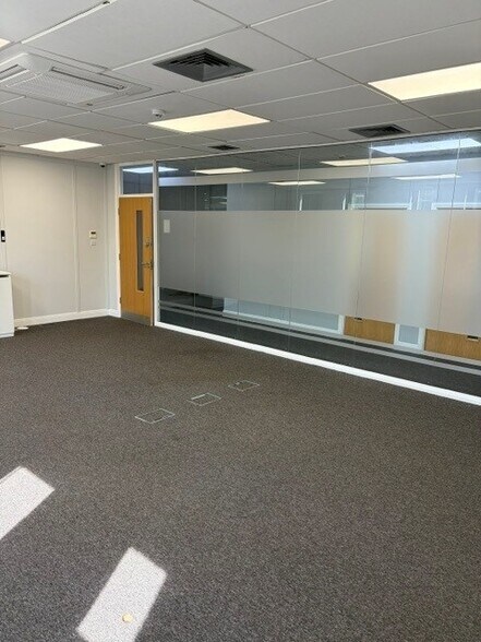 5 New Augustus St, Bradford for lease - Interior Photo - Image 2 of 9