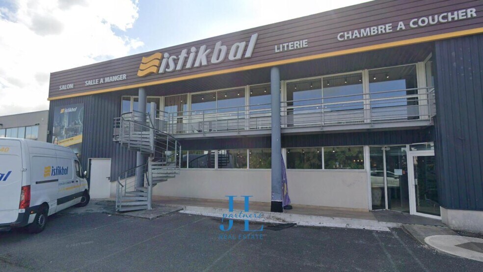 Retail in Bordeaux for lease - Building Photo - Image 2 of 4