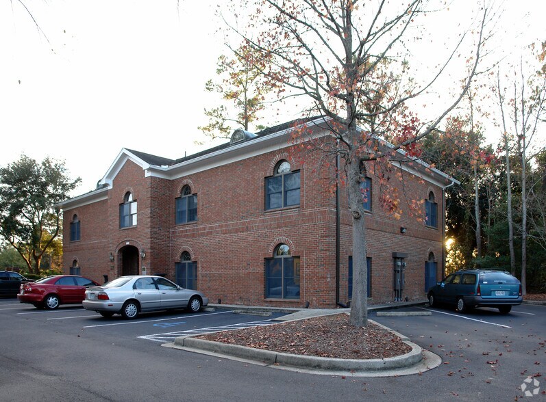 880 Johnnie Dodds Blvd, Mount Pleasant, SC à louer - Photo du bâtiment - Image 2 de 13