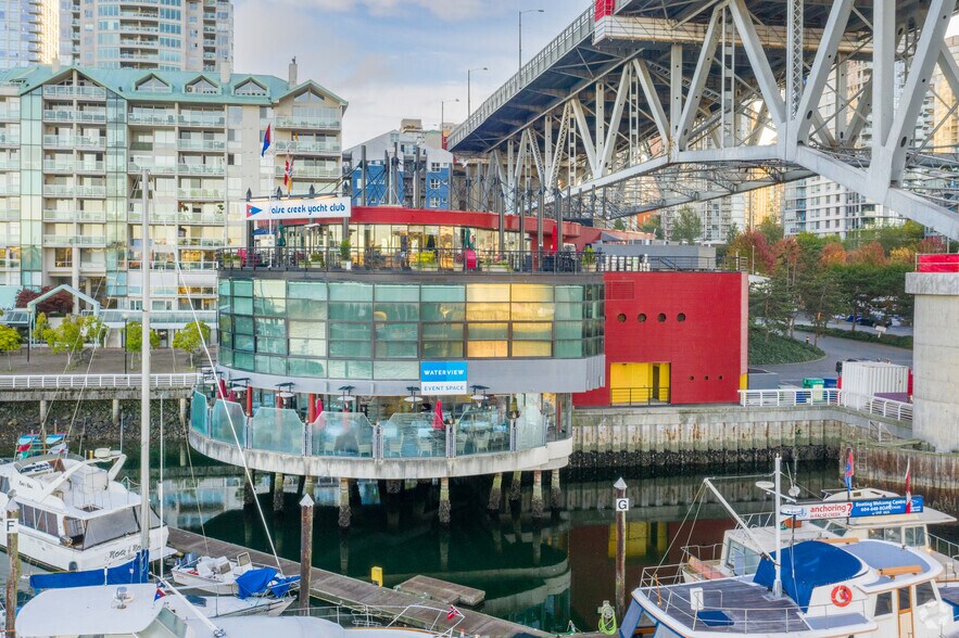 1661 Granville St, Vancouver, BC à vendre - Photo du bâtiment - Image 1 de 1
