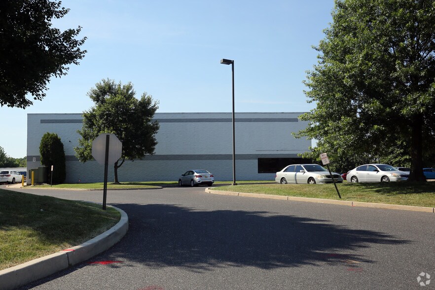 2 Twosome Dr, Moorestown, NJ for lease - Building Photo - Image 2 of 2