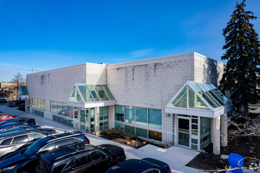 2150 Dunwin Dr, Mississauga, ON for sale - Primary Photo - Image 1 of 1